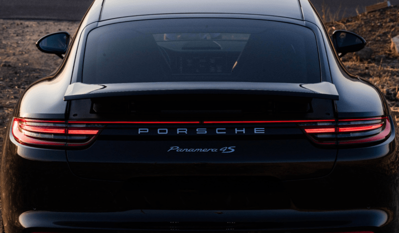 
								Porsche Panamera – Noleggio per Eventi full									