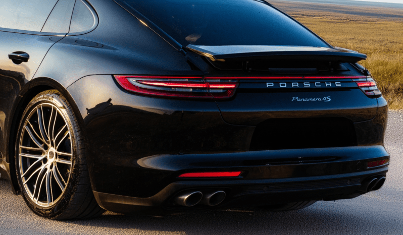 
								Porsche Panamera – Noleggio per Eventi full									