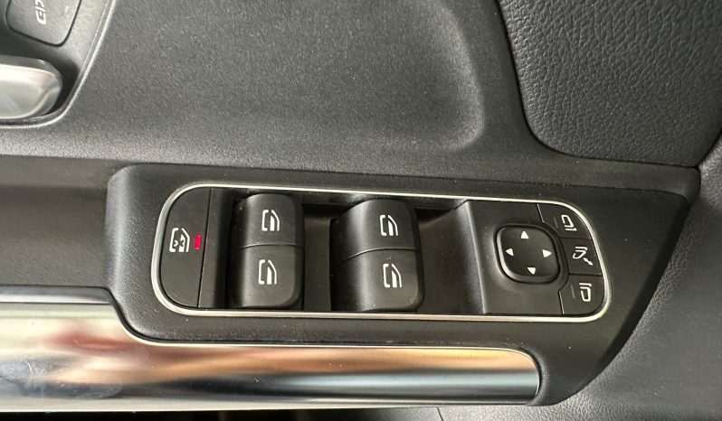 
								MERCEDES GLA 200D 150CV SPORT PLUS NIGHT EDITION full									