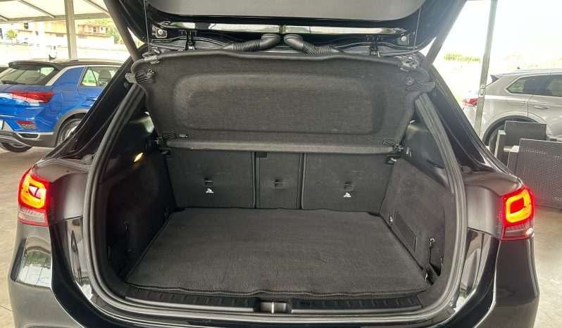 
								MERCEDES GLA 200D 150CV SPORT PLUS NIGHT EDITION full									