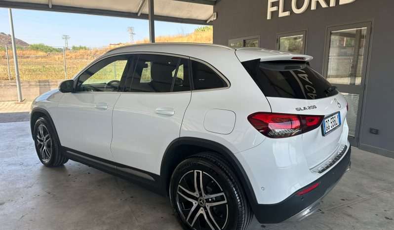 
								MERCEDES GLA 200 MERCEDES BENZ. 4MATIC SPORT PLUS full									