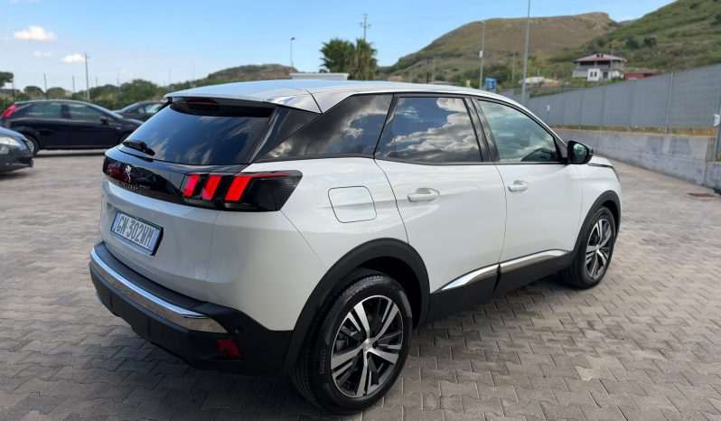 
								PEUGEOT 3008 1.5 HDI 130CV ALLURE full									