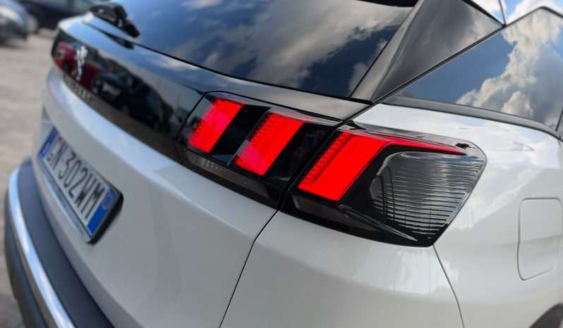 
								PEUGEOT 3008 1.5 HDI 130CV ALLURE full									