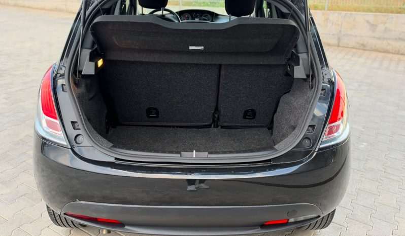 
								LANCIA YPSILON 1.0 FIREFLY 70CV HYBRID full									